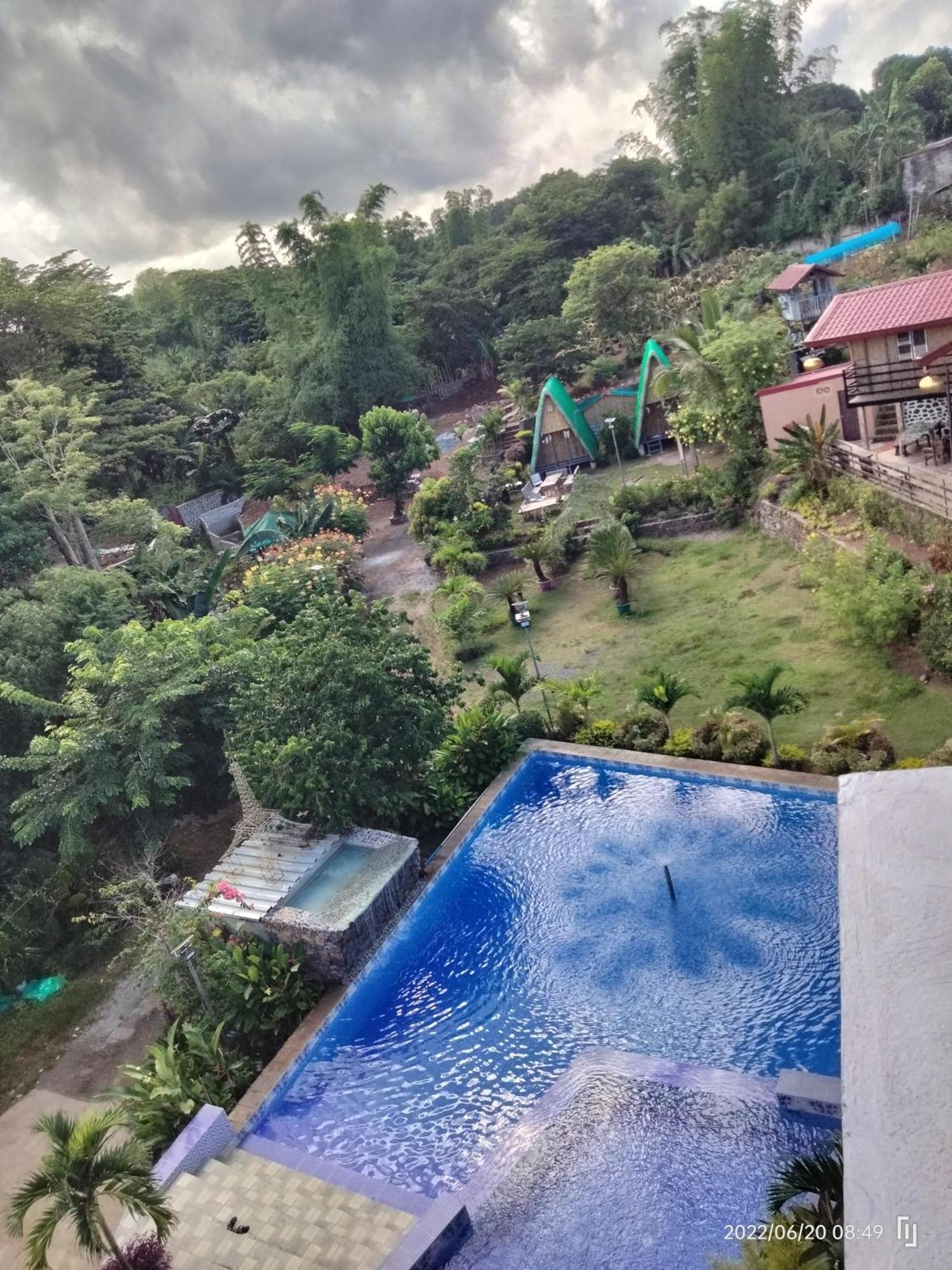 Casa De Robles Tanay Rizal Hotel Exterior photo